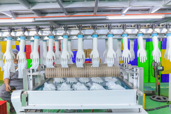 Tương lai của ngành sản xuất phòng sạch: Găng tay Nitrile có gì đặc biệt?