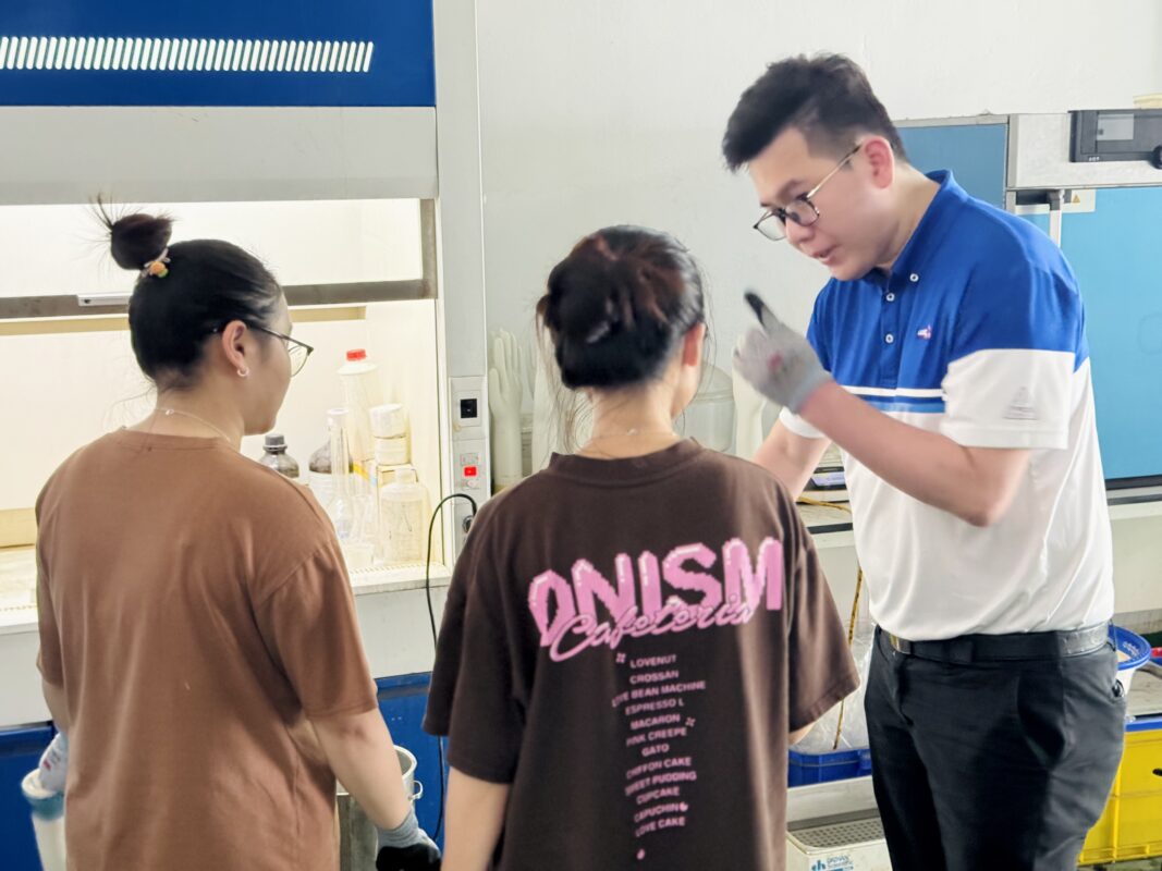 Chuyên gia Malaysia
